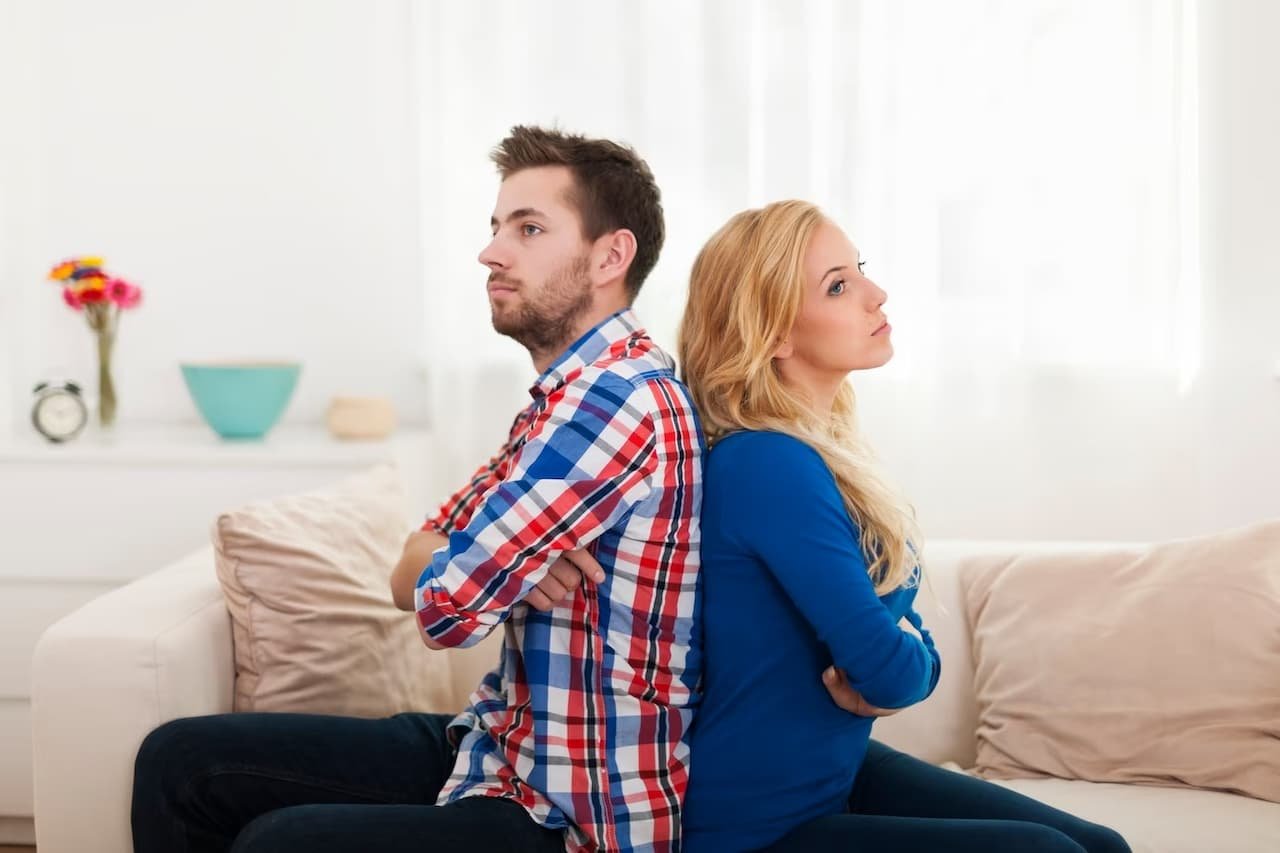 15 Cues for Body Language of Unhappy Married Couples